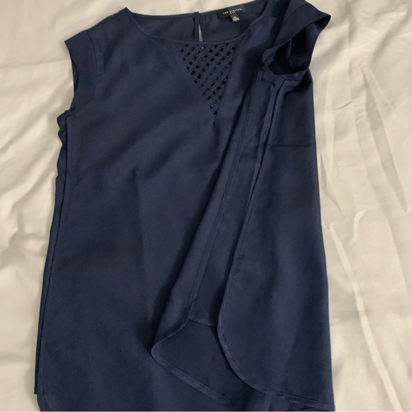 THE LIMITED. Navy Blue top/blouse. Size XS. GREAT CONDITION - Picture 7 of 10